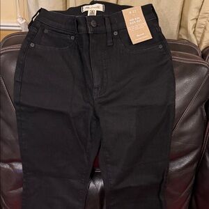 Madewell Black Mid-Rise Kick-Out Jeans - Classic Black